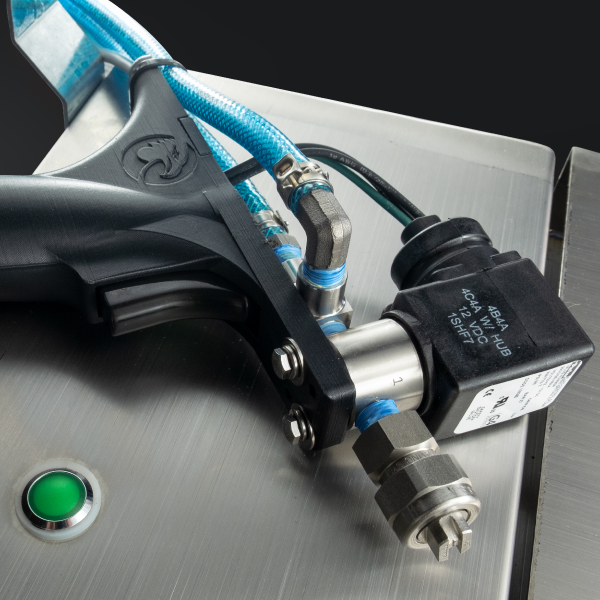 Handheld pan oiler nozzle