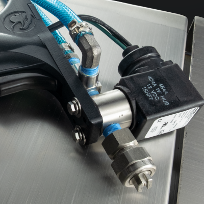 Handheld pan oiler nozzle